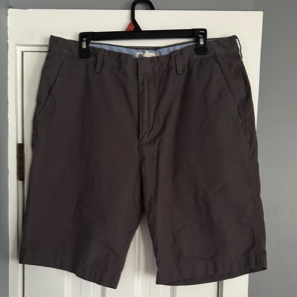 J. Crew Men's 100% Cotton Gray Flat Front Shorts - Picture 1 of 4